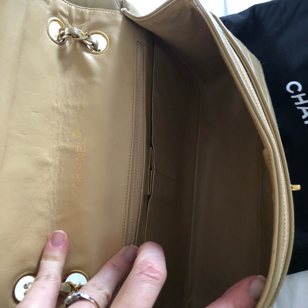 RARE Vintage CHANEL Full Flap Turnlock - INTERIOR - Picture 2 of 8